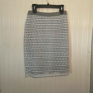 Calvin Klein Gray and White Houndstooth Pencil Skirt Knee-Length Casual
